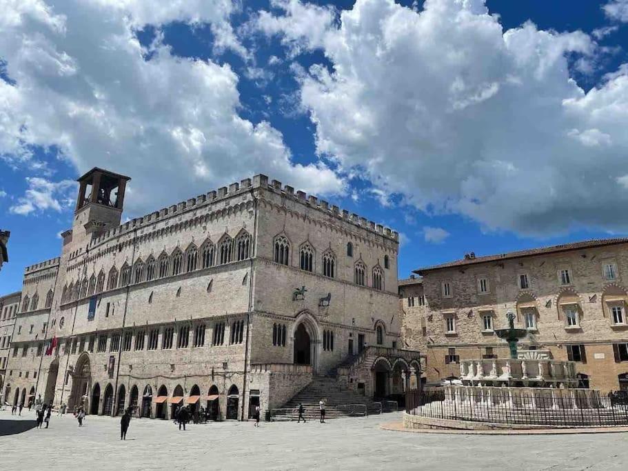 Perugia Home Apartment La Finestra Di Fronte Bagian luar foto